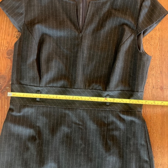 Tahari ASL Charcoal Pinstripe Wool Blend Sheath Dress Size 10 with Belt Loops - Picture 9 of 12